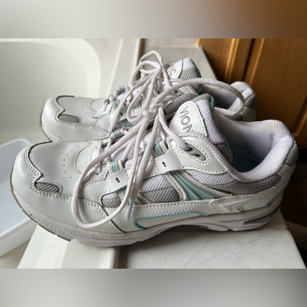 White and Gray Athletic Sneakers Vionic EUC